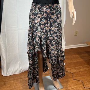 Layered high low side slit summer skirt with floral print.
